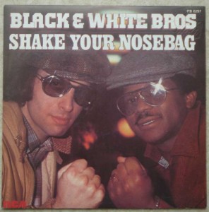 BLACK WHITE BROS - Shake your nosebag / To dance, to dance - 7inch (SP)