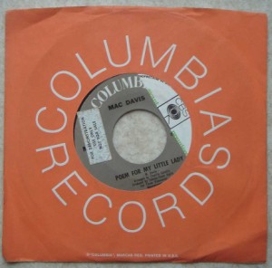 MAC DAVIS - Baby don't get hooked on me / Poem for my little lady - 7inch (SP)